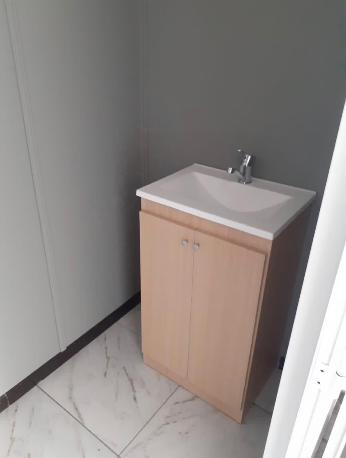 CONTENEDOR 20 PIES CON PUERTA, VENTANA Y BAÑO - Imagen 7