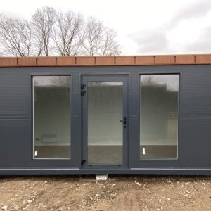 Contenedor de oficina de ventas 6,00 x 2,83 m