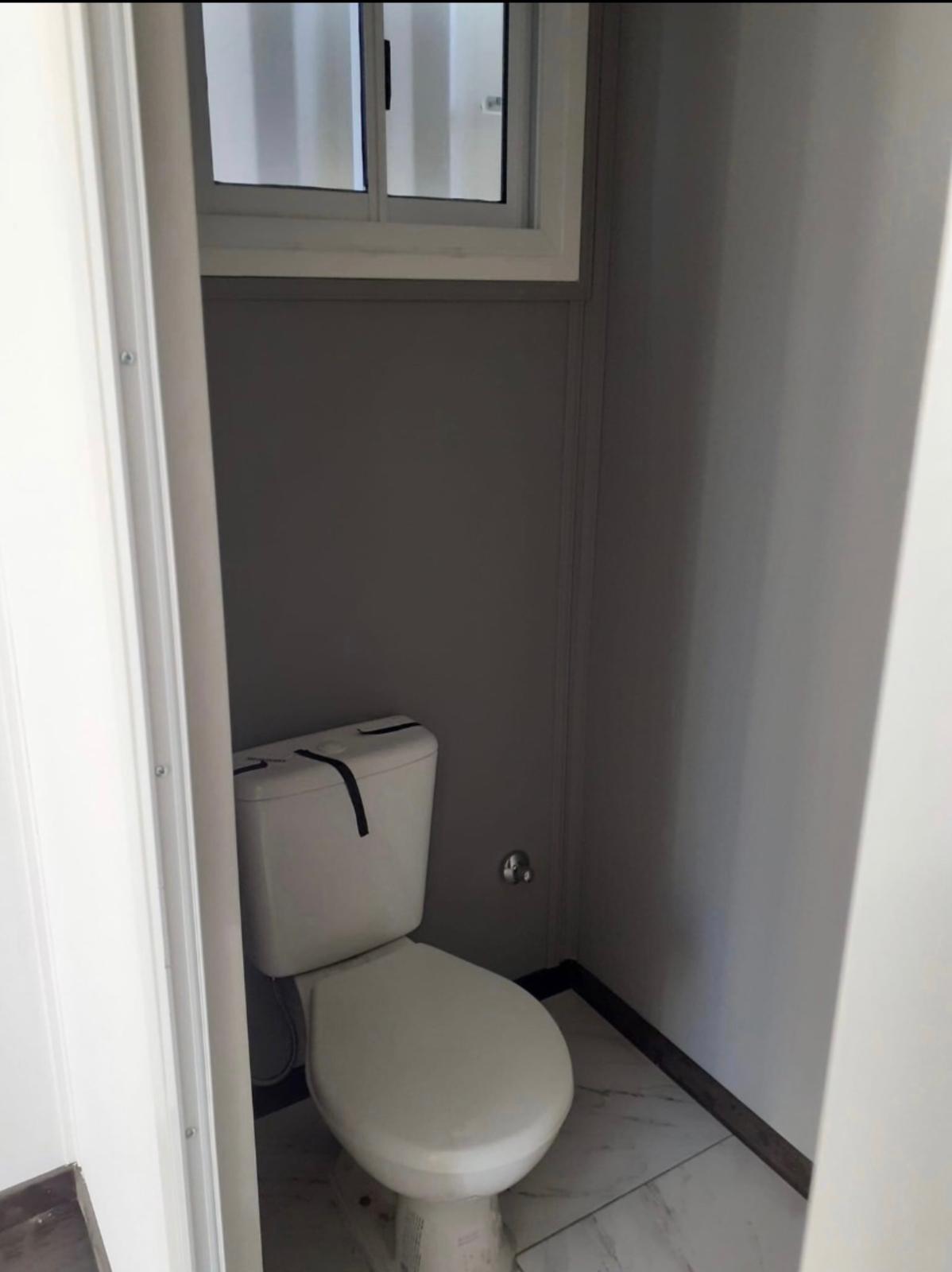 CONTENEDOR 20 PIES CON PUERTA, VENTANA Y BAÑO - Imagen 5